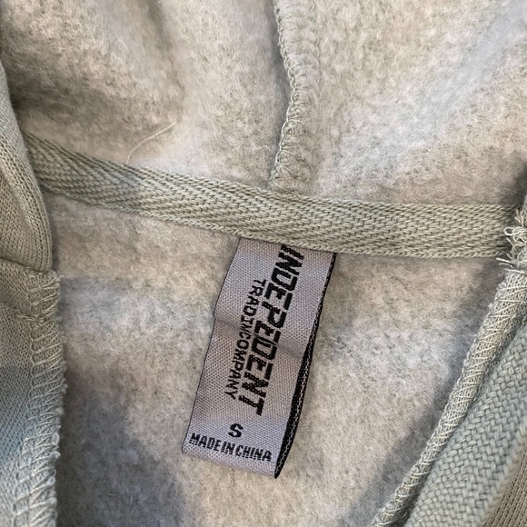 Pure Barre Sage Green Circle P Hoodie - Picture 4 of 4